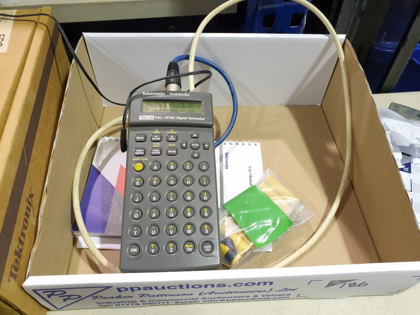 Tektronix TSG95 pathfinder PAL / NTSC signal gener...