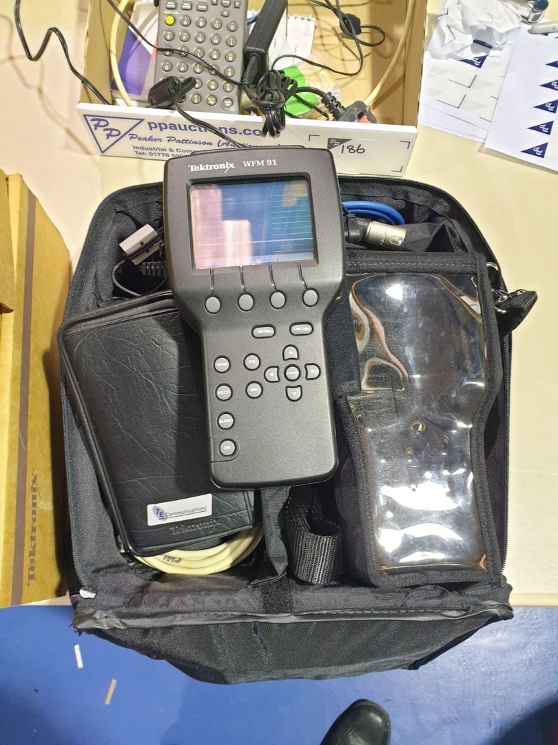 Tektronix WFM91 waveform, vector, picture, audio m...