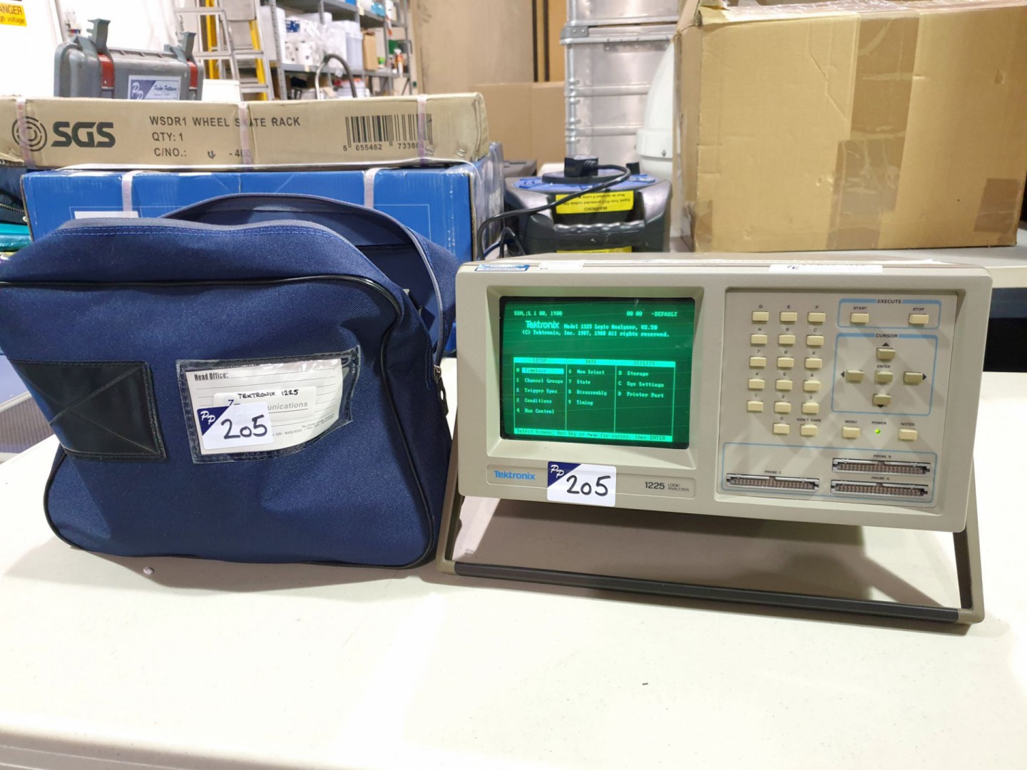 Tektronix 1225 logic analyser with 3x P6442 16 cha...
