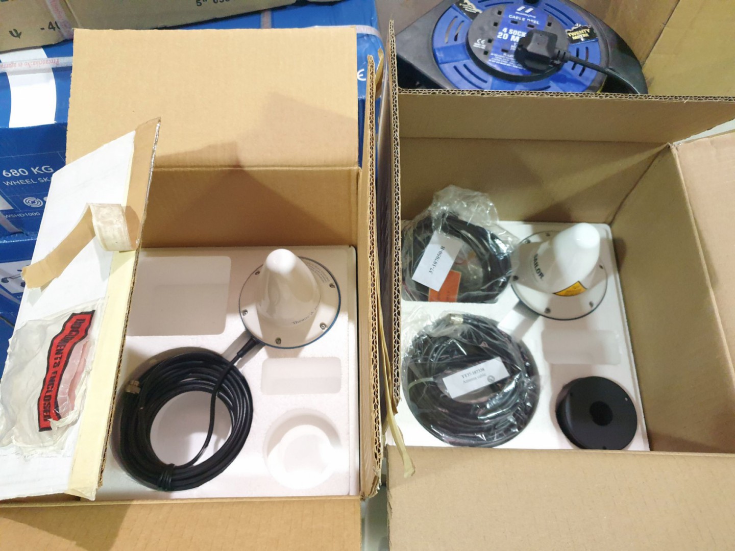 Thrane & Thrane TT-3005M Mariu antenna with access...
