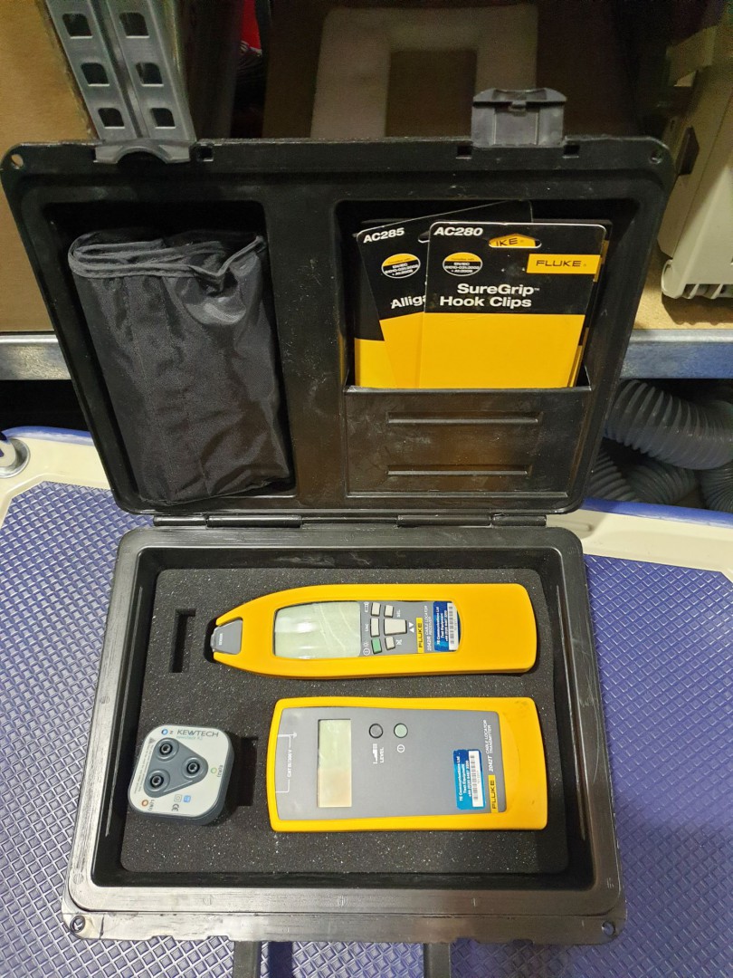 Fluke 2042T cable locator transmitter, Fluke 2042R...