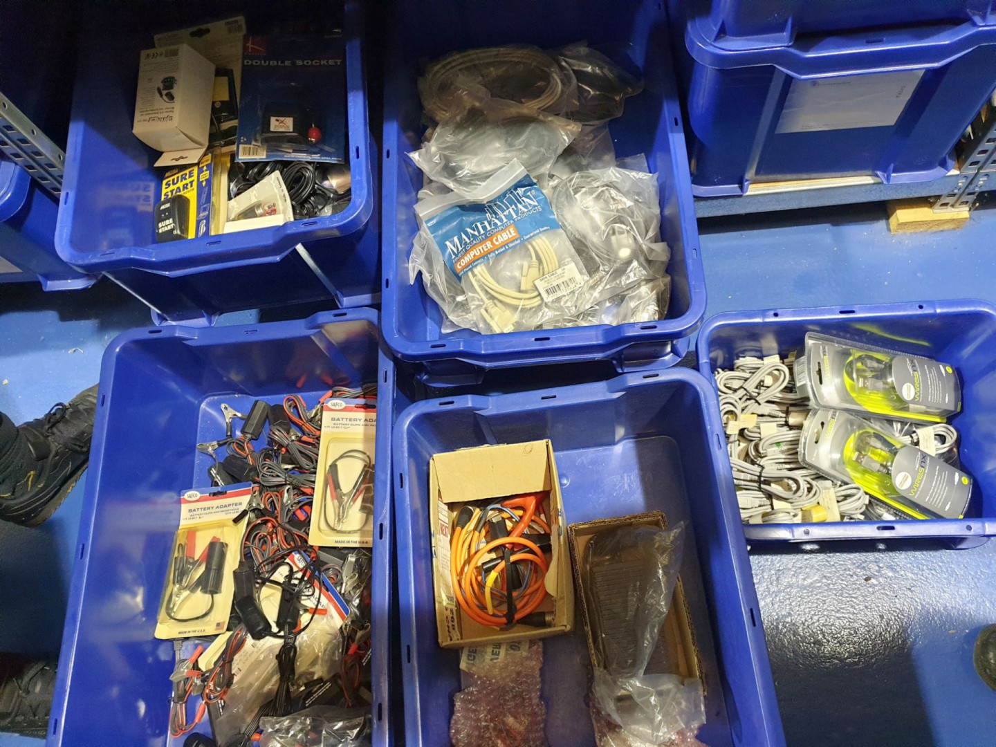 Qty various Safco battery adaptors, battery leads,...