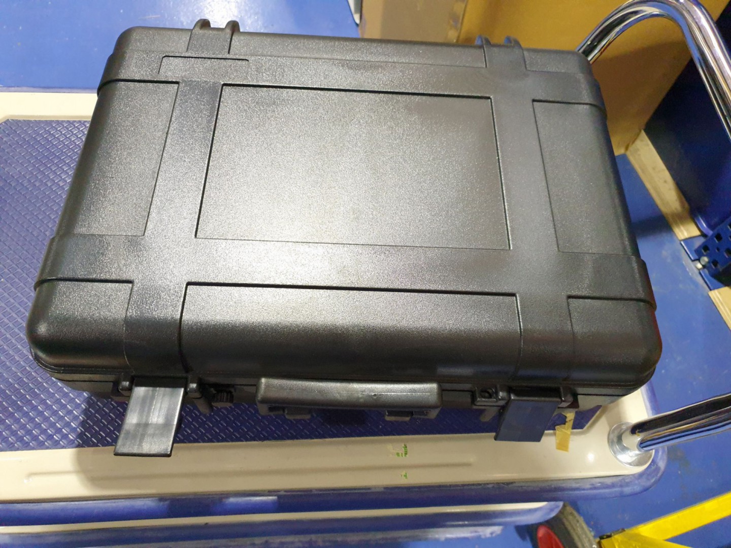 Under Water Kinetics black plastic protector case,...