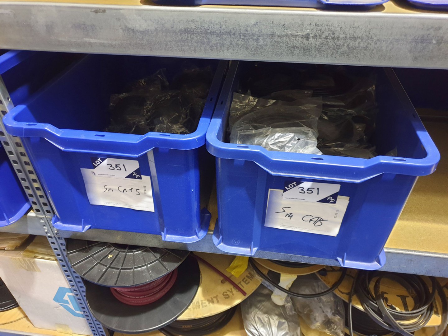 Qty various CAT5 network cables, 5m long etc (bins...