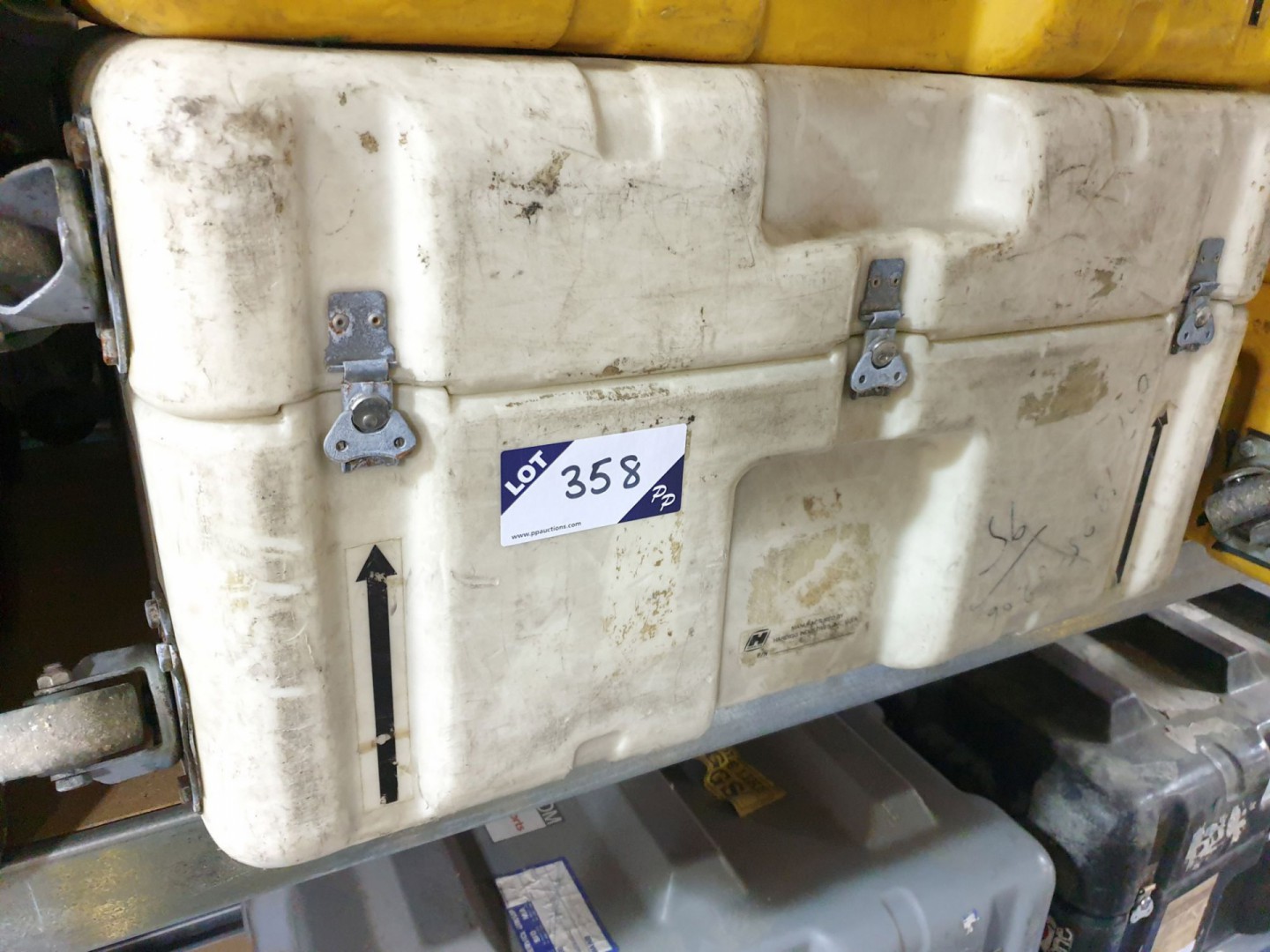 Hardigg white plastic mobile transit case, 26x28x1...