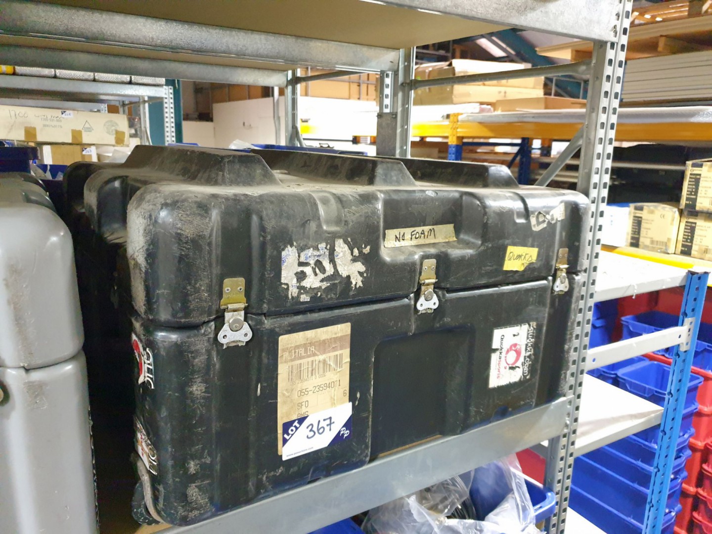 Hardigg black plastic transit case, 28x15x26"