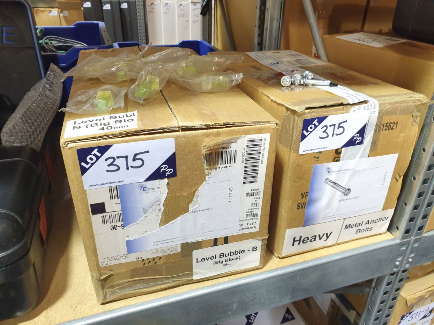 Qty various metal 40mm anchor bolts, 40mm level bu...
