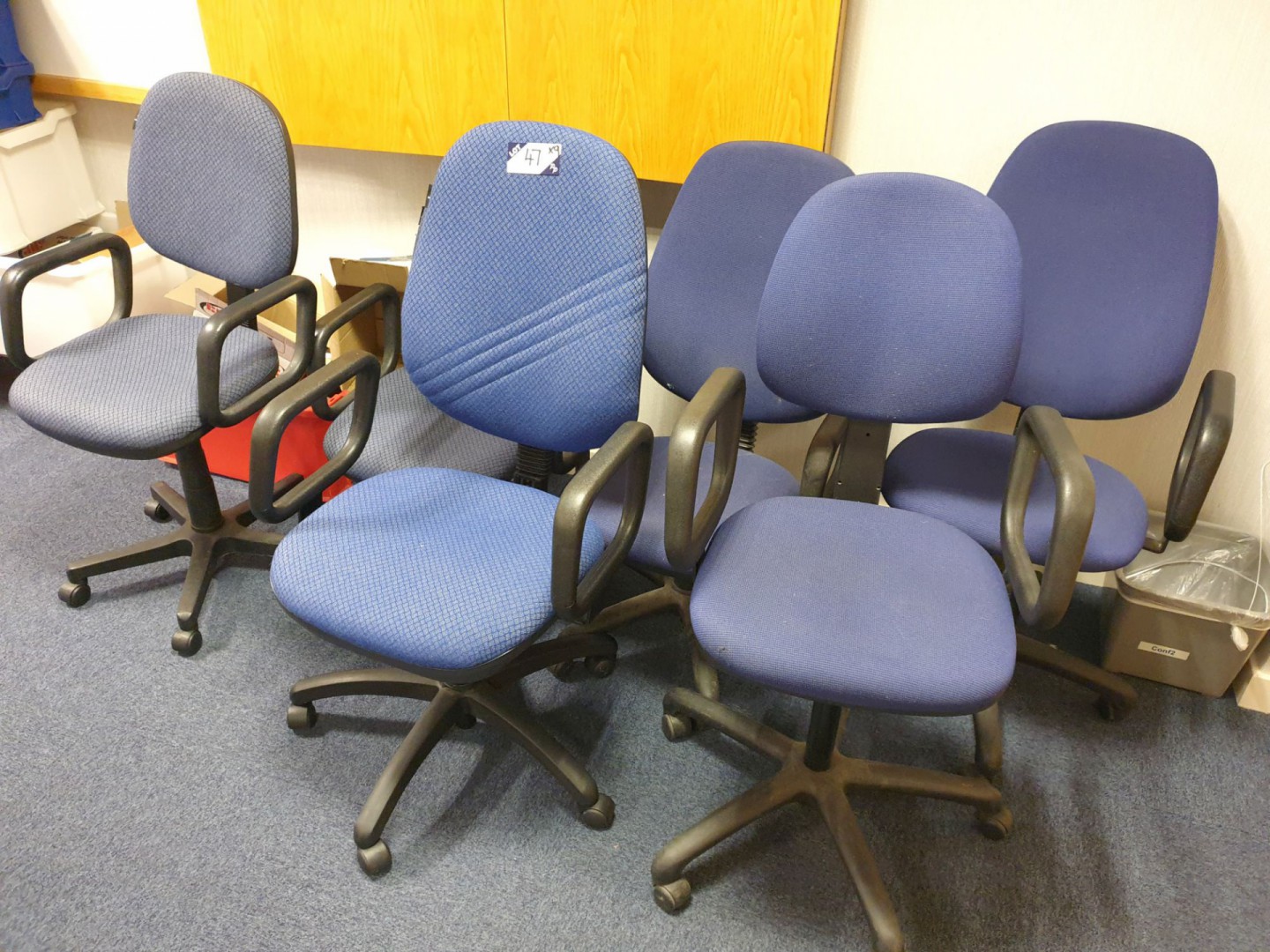 9x various blue upholstered swivel office chairs