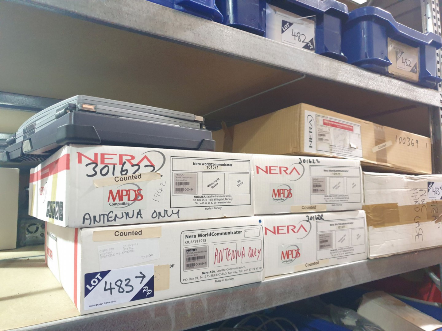 4x Nera World Communications antenna units & Nera...