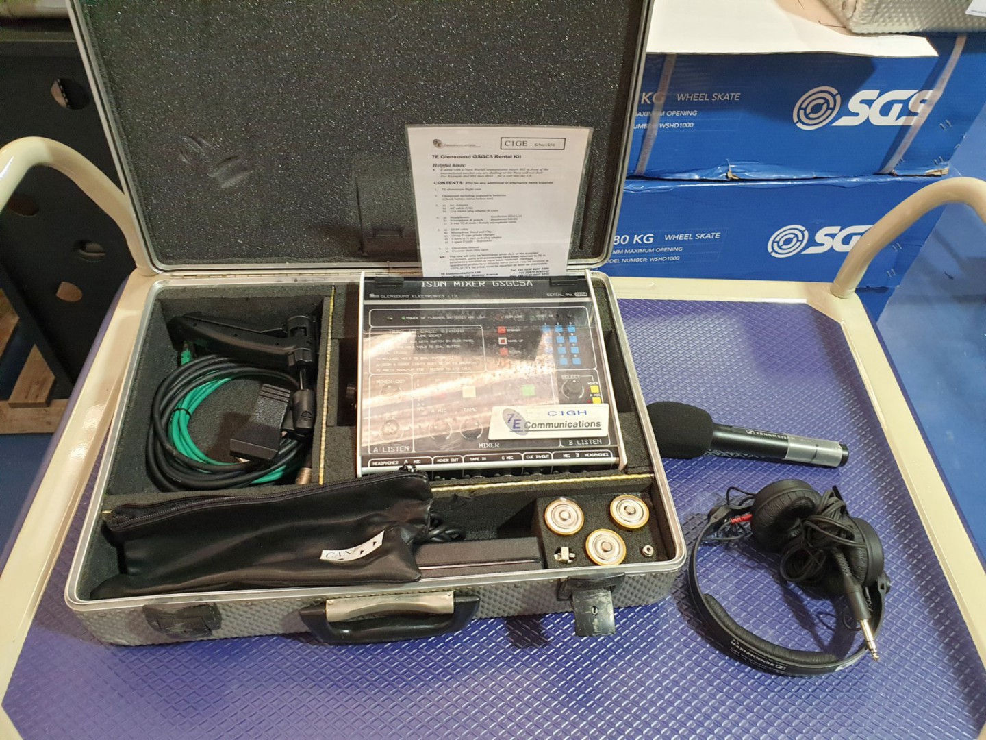 Glensound GSGC5A ISDN mixer, Sennheiser HD-25-13 h...