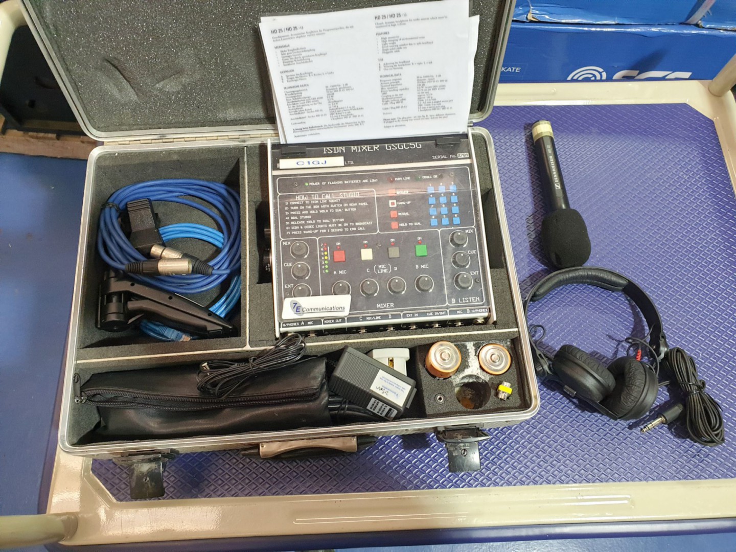 Glensound GSGC5G ISDN mixer, Sennheiser HD-25-13 h...