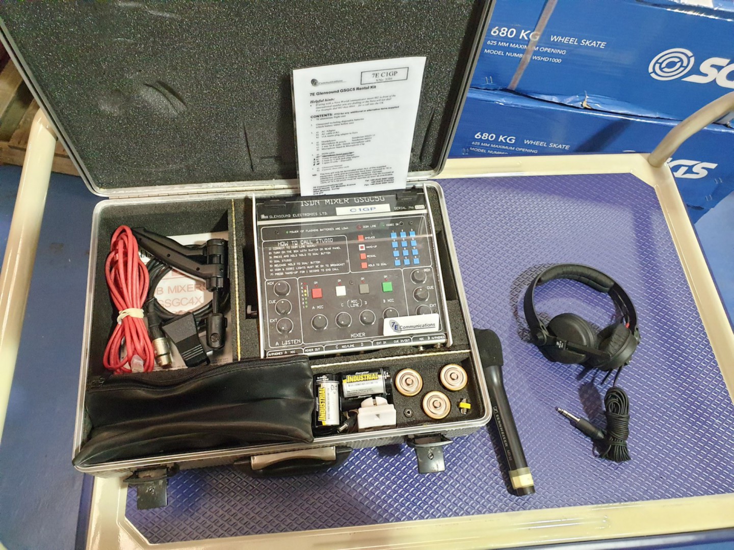 Glensound GSGC5G ISDN mixer, Sennheiser HD-25-13 h...