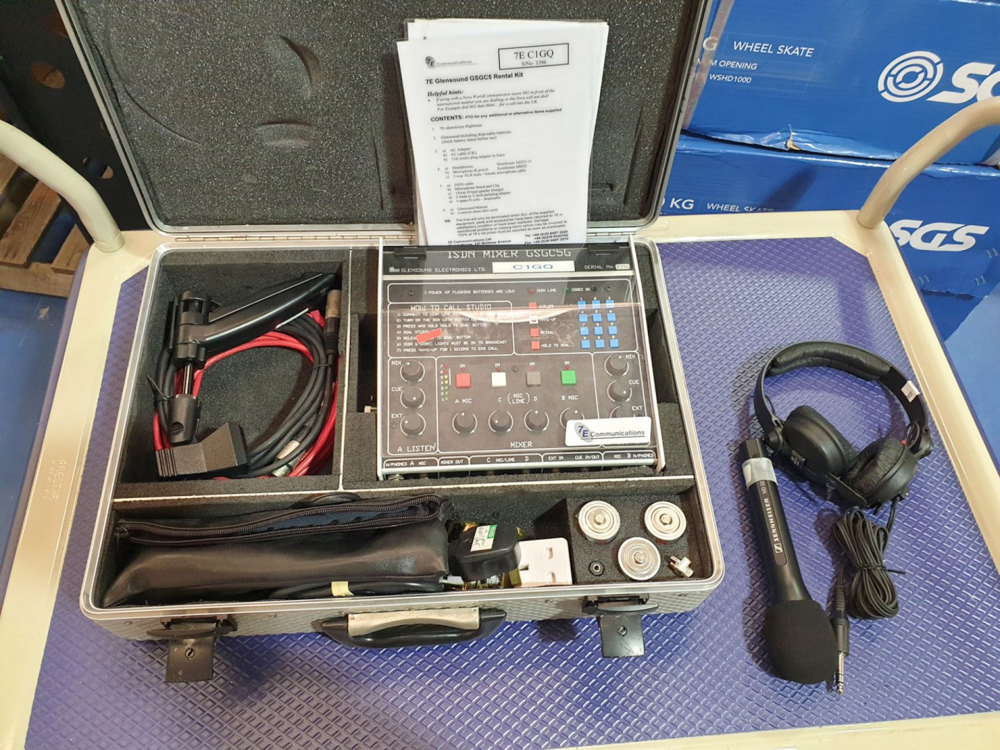 Glensound GSGC5G ISDN mixer, Sennheiser HD-25-13 h...
