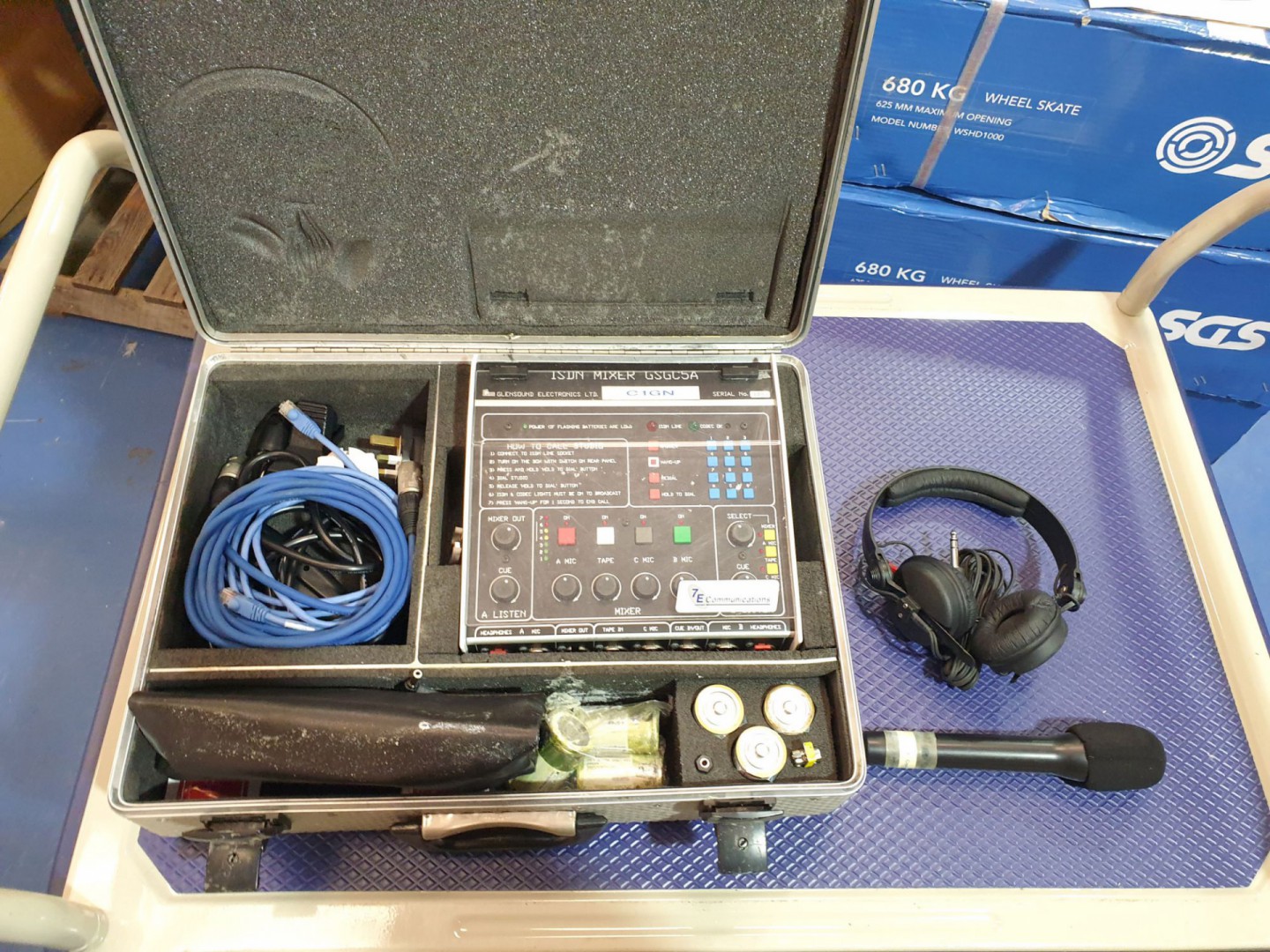 Glensound GSGC5A ISDN mixer, Sennheiser HD-25-13 h...