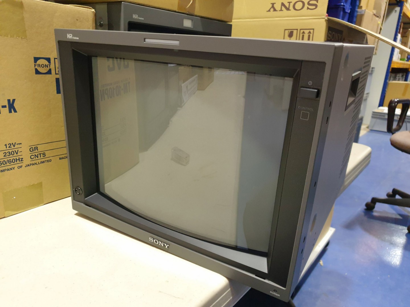 Sony PVM-14L4 Trinitron colour video monitor (boxe...
