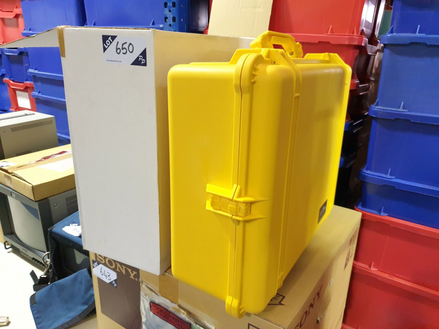 Peli 1600 yellow protector case (boxed & unused)