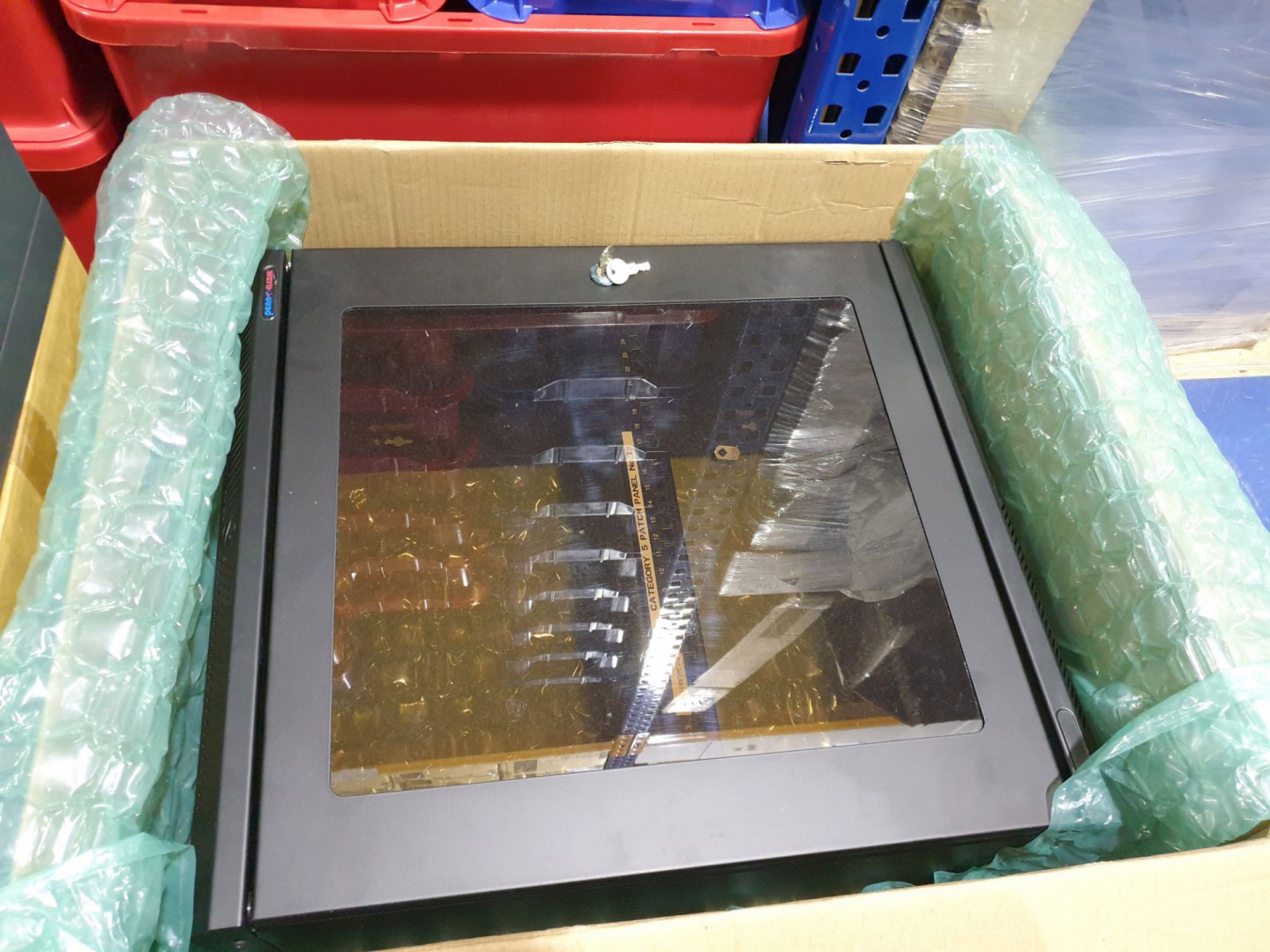 Penn Elcom black rack cabinet, 600x620x250mm (boxe...