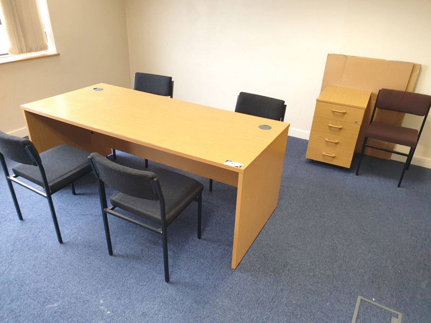 Light oak office desk, 1800x800mm inc: 4x black up...