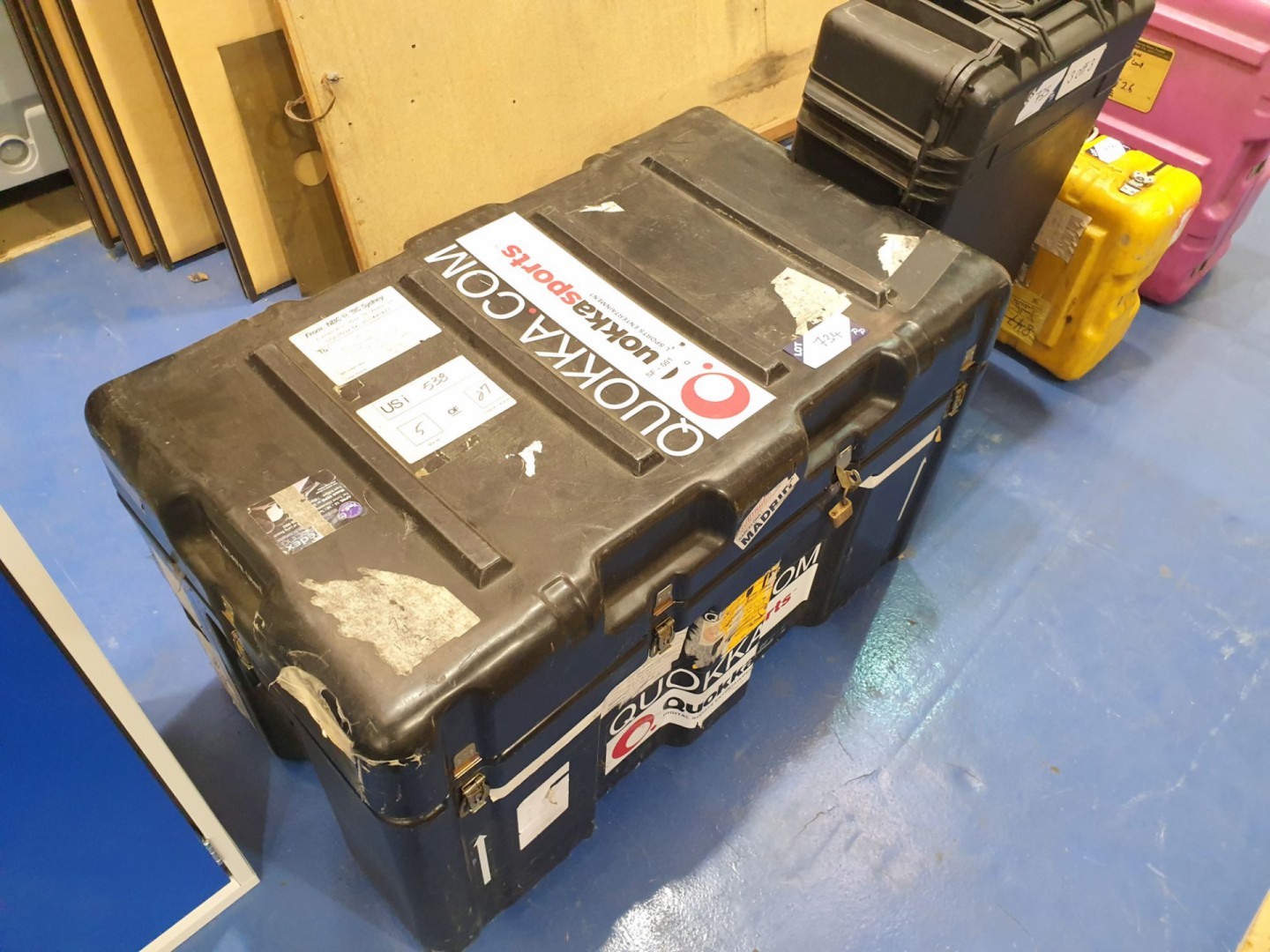Hardigg black plastic transit case, 1000x600x600mm
