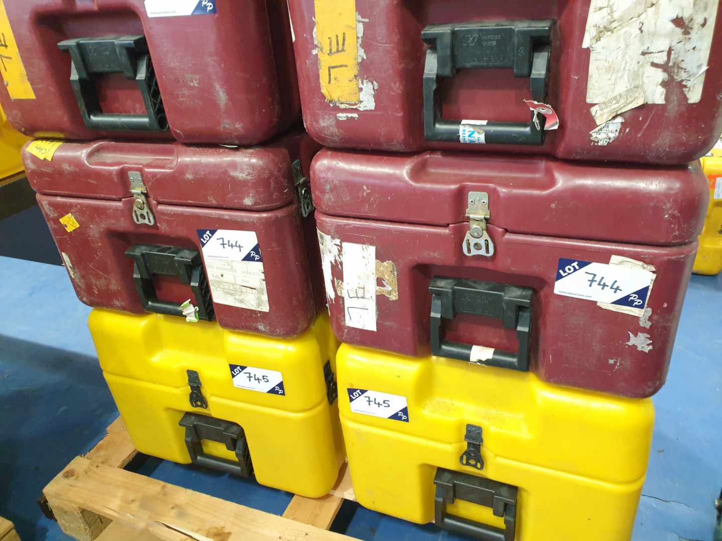 2x Hardigg burgundy plastic transit cases, 600x320...