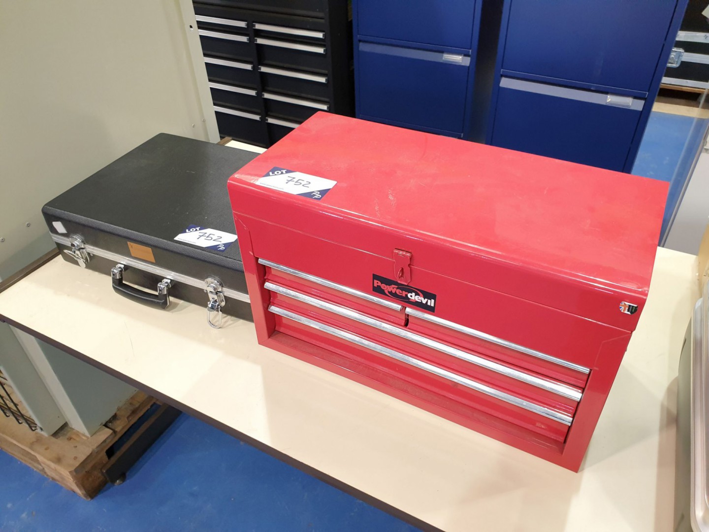 Power Devil multi drawer tool chest inc: socket se...