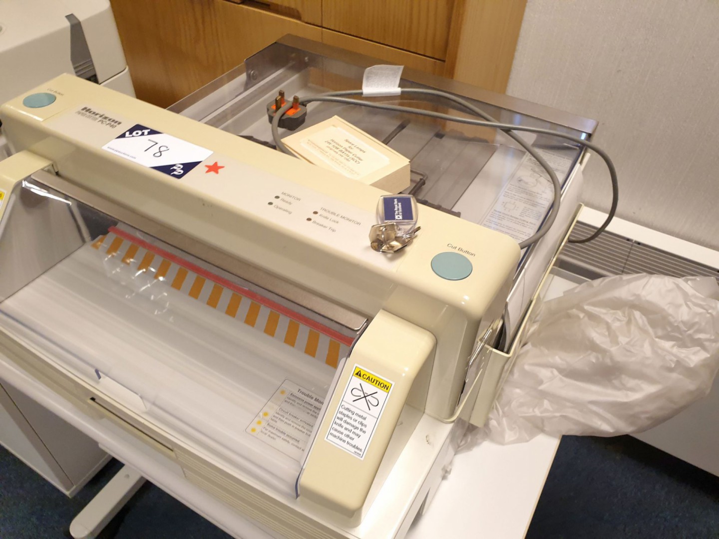 Horizon PC-P40 electric paper cutter