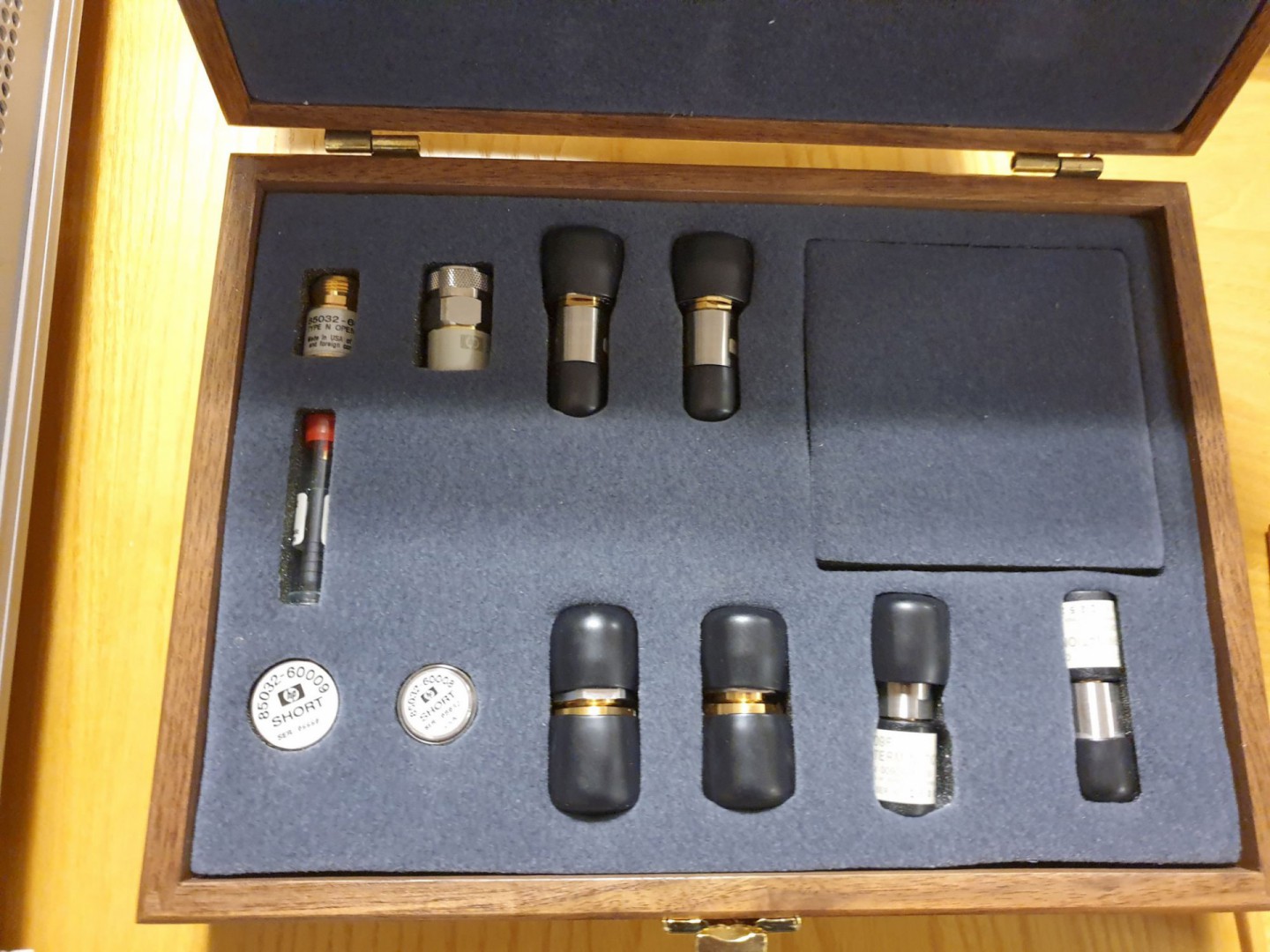 HP 85032B Type N calibration kit in wooden case