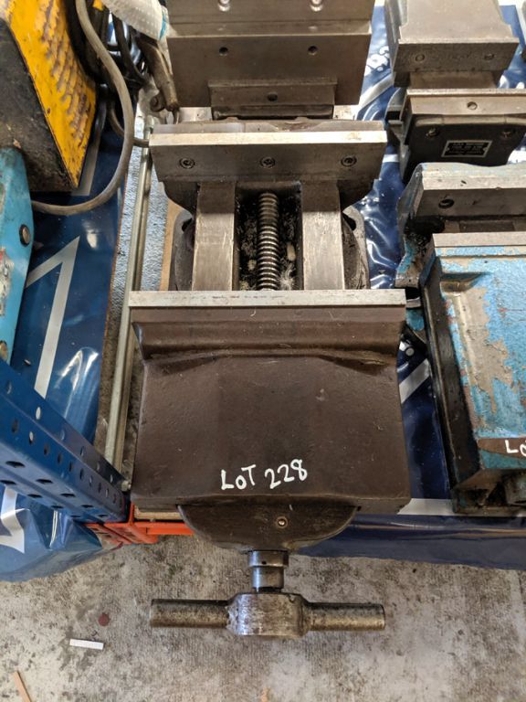 235mm heavy duty machine vice on swivel base