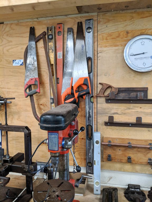Qty various hand tools inc: wood saws, spirit leve...