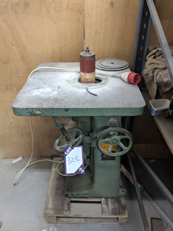 Wadkin bobbin sander, 26x25" table, 3.5" dia spind...