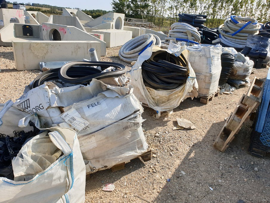Qty 600mm seals on 5 pallets