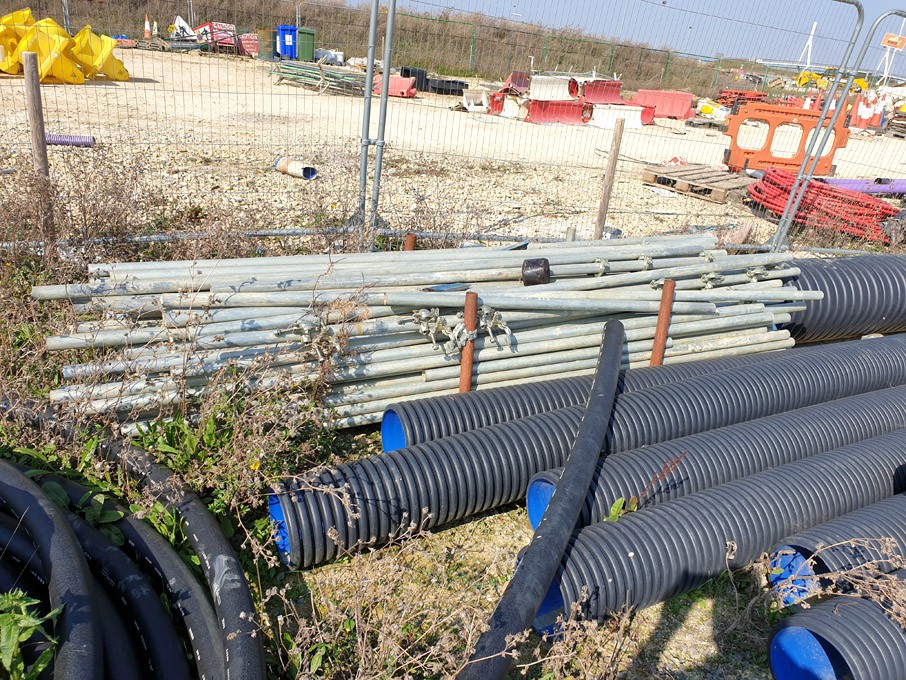 Qty various length handrails in 1 stillage