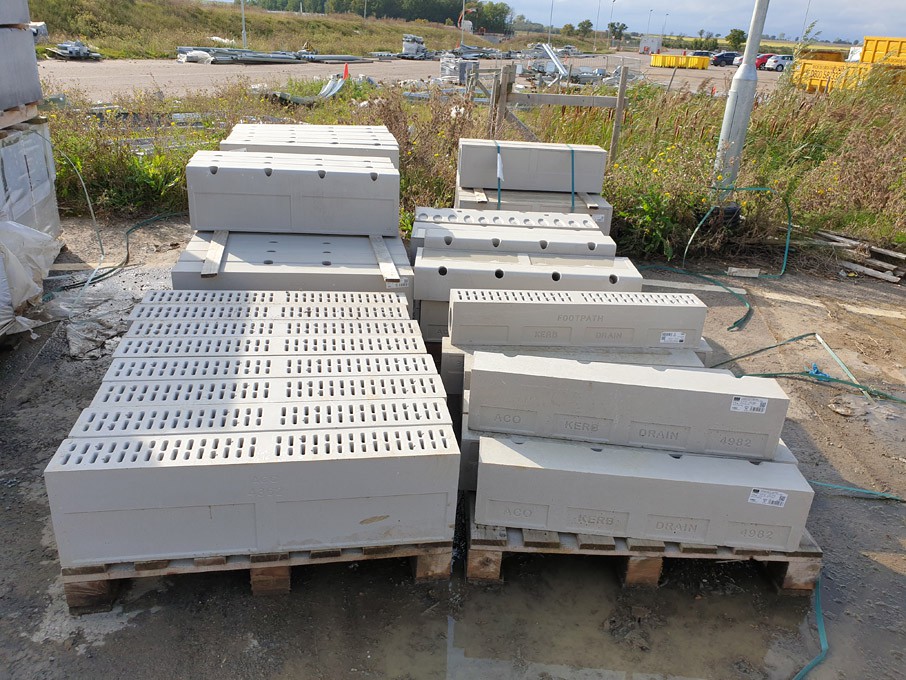 Qty various Aco kerb drain 405 flush centres & ker...