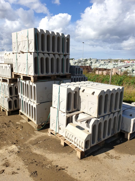 Qty Aco splayed kerb drain 480 channel units, 500m...