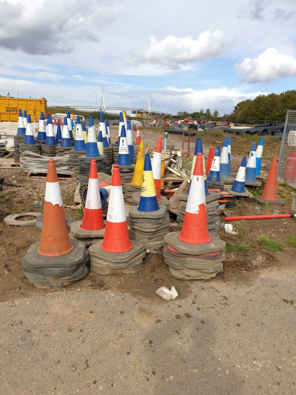 Large Qty blue & white / red & white / yellow & wh...