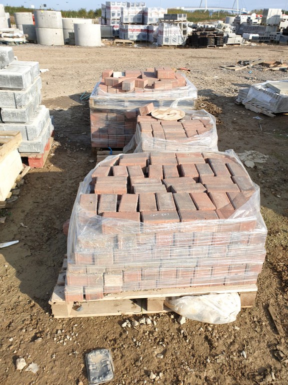 Qty block paving on 5 pallets