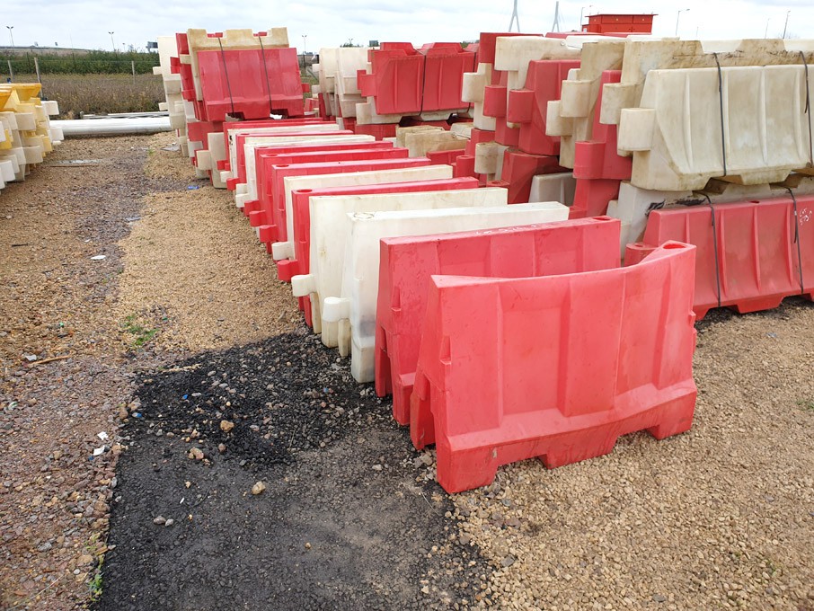 46x various size Evo red & white safety barriers