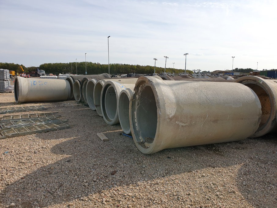 Qty various concrete drainage pipes up to 1200mm