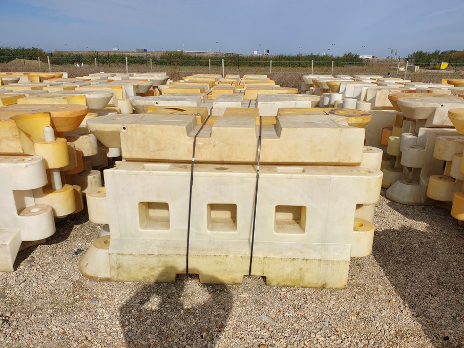 30x plastic motorway barriers