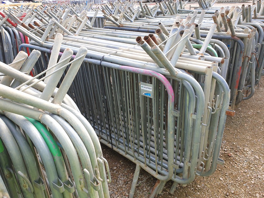 Approx. 100x metal pedestrian safety fencing