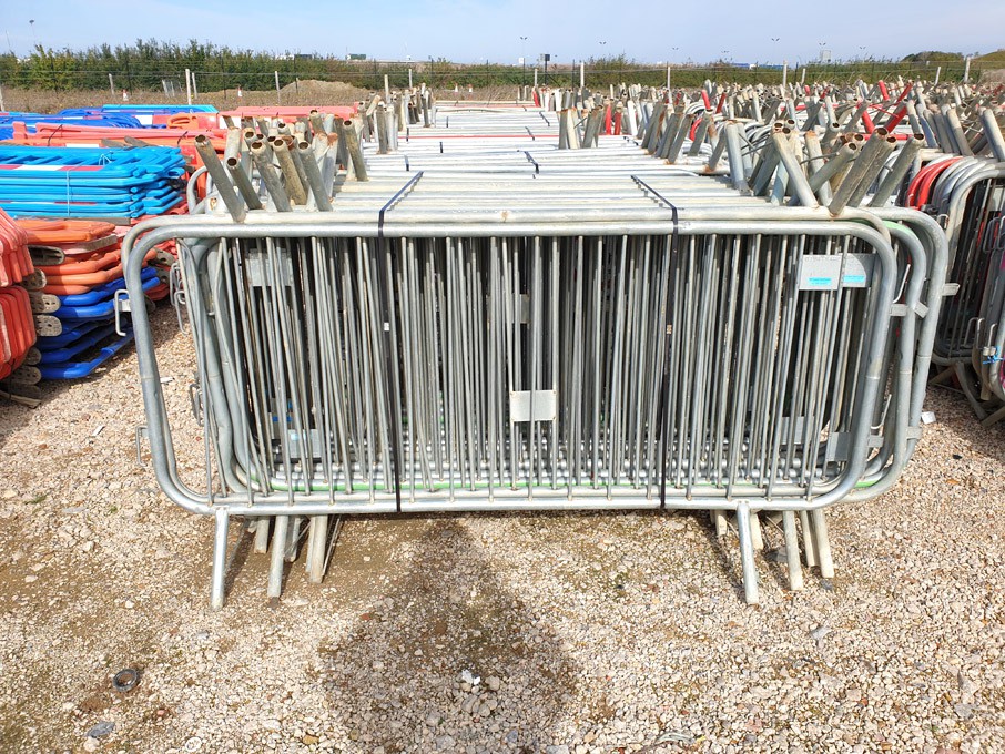 Approx. 100x metal pedestrian safety fencing