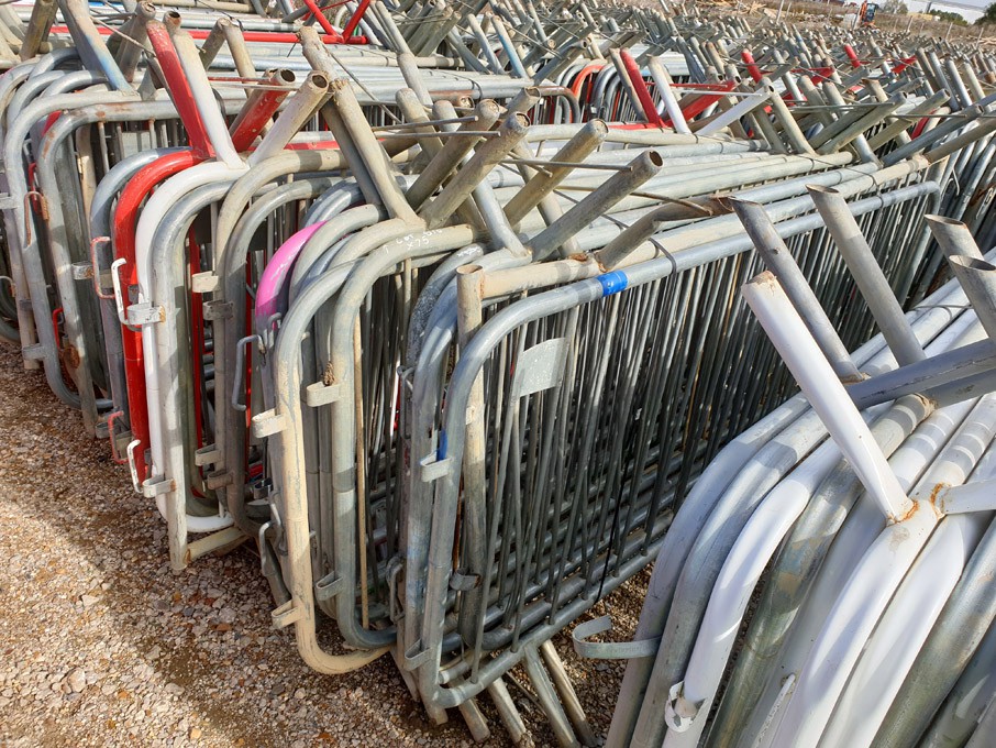 Approx. 75x metal pedestrian safety fencing