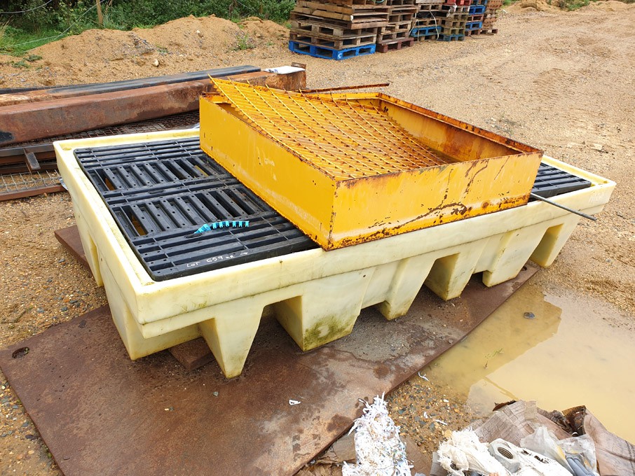 Plastic drip tray, 1350x2550x500mmH & metal drip t...