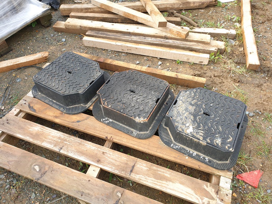 3x Pam Warrior lighting inspection drains, 400x400...