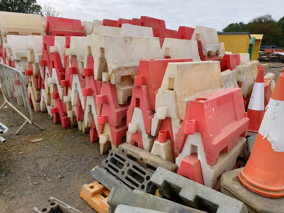 60x red & white evo barriers x1m