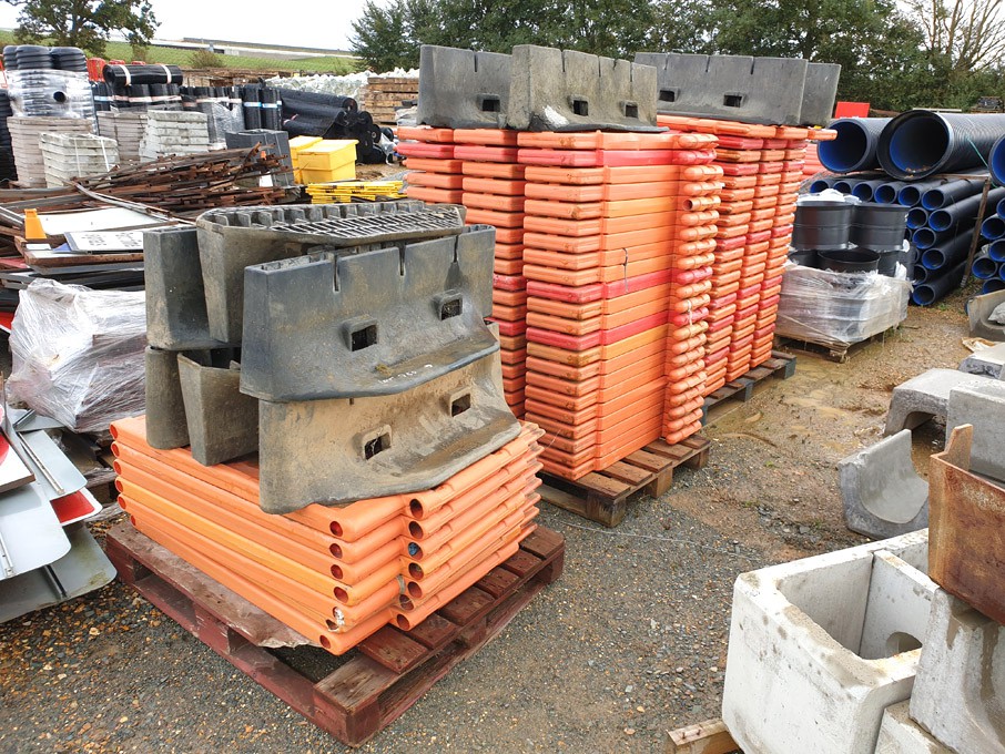 Qty rigid plastic barriers (strongwall 2)
