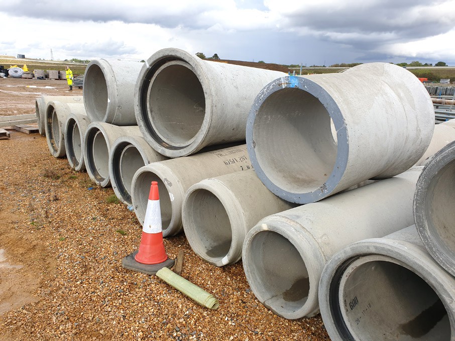Qty concrete pipes / risers, ID 675/750/900mm, 260...