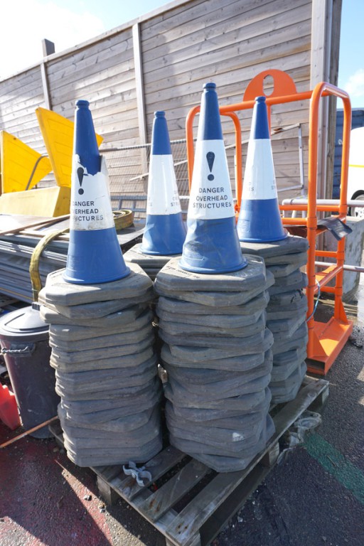 30x Centric 750 blue safety cones