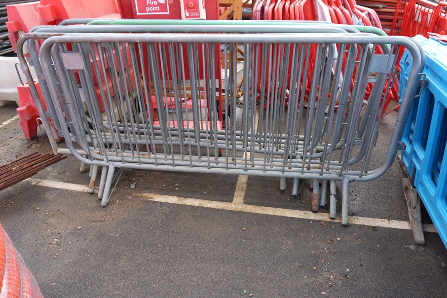 18x metal free standing safety barriers, 2000x1100...
