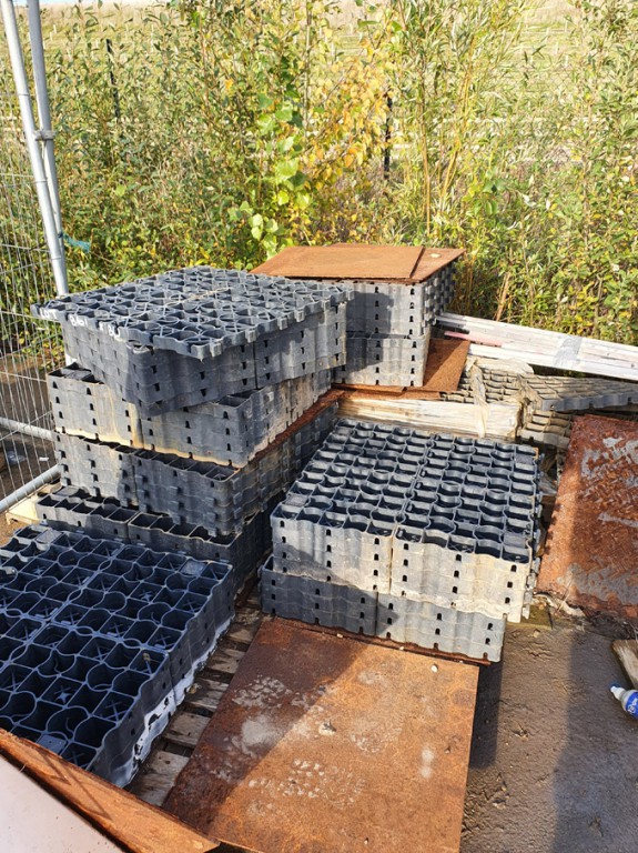 80x eco mats, 350x330mm approx., clip together